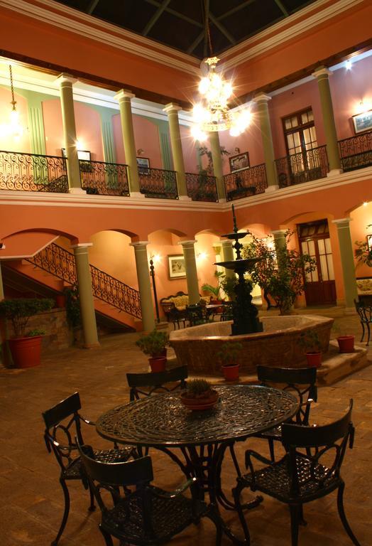 Capital Plaza Hotel Сукре Экстерьер фото