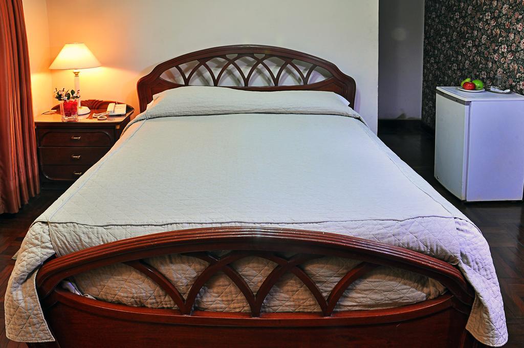 Capital Plaza Hotel Сукре Экстерьер фото